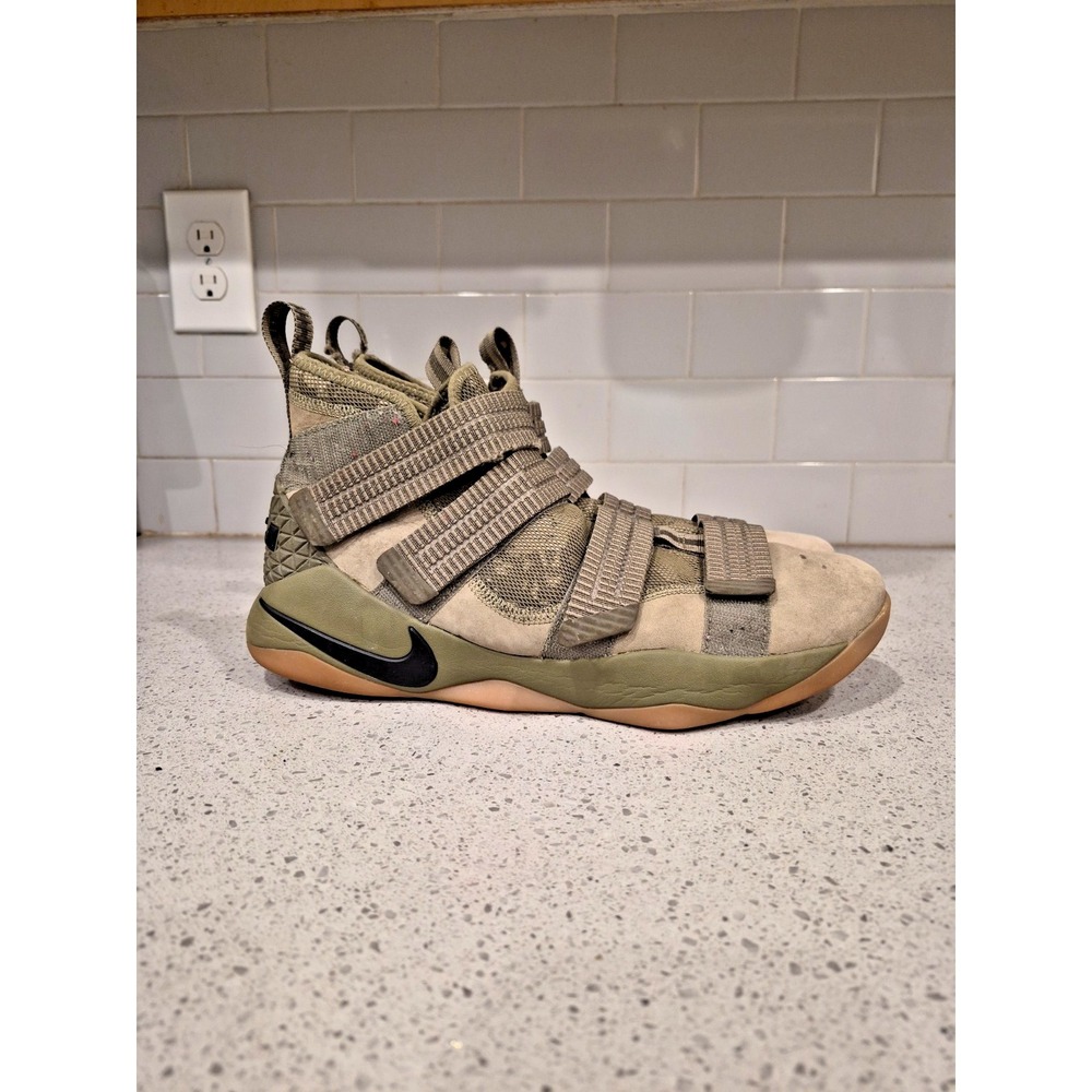 2017 Nike LeBron James Soldier (11)XI (897646-208)High BBall Sneakers Sz 10.5
